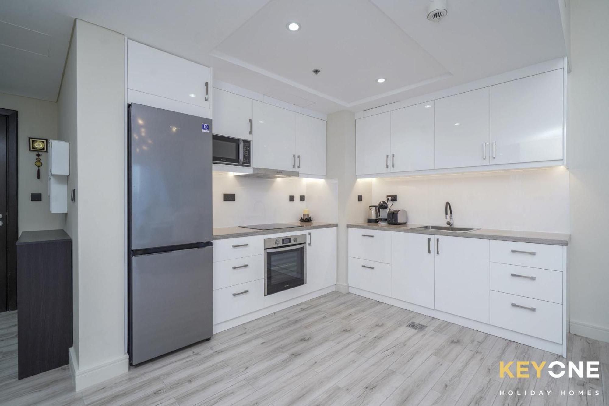 Chic Marina View Living In A Two Bedroom Dubai